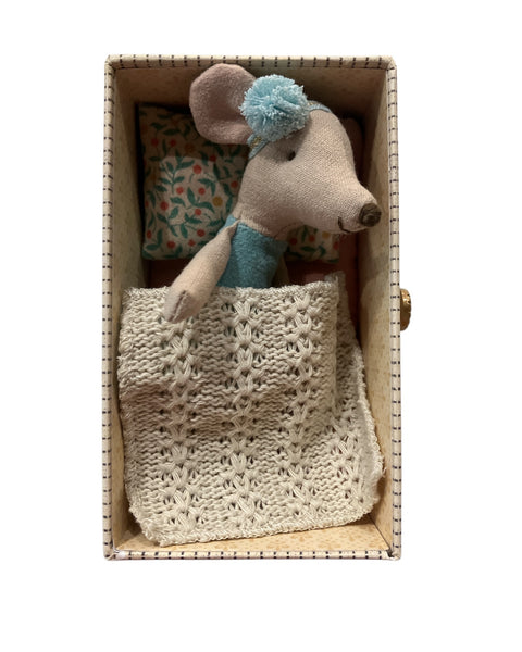 Dance Mouse in Daybed