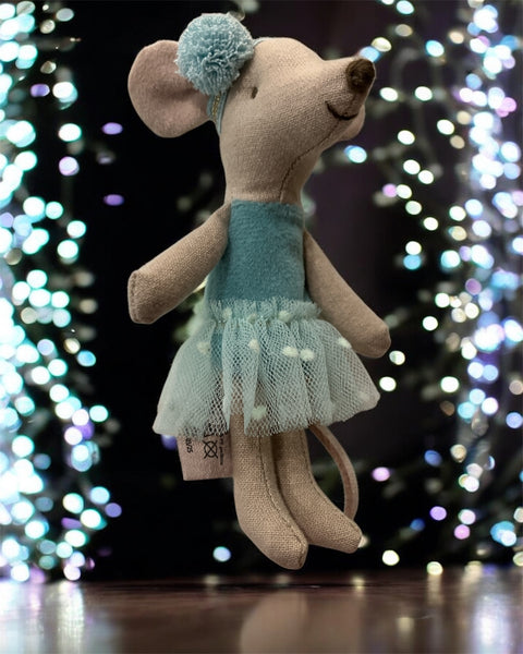 Dance Mouse in Daybed