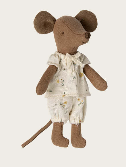 Big sister mouse in Matchbox